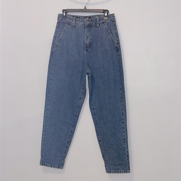 Modern 80s Fit Jeans 9 - Picture 11 of 16